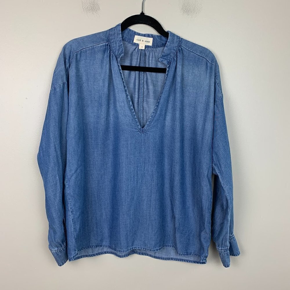 Cloth & Stone Blue Chambray V-neck Top Size Small